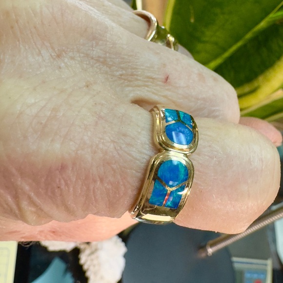14k Elegant Opal Inlay Ring - Picture 4 of 8